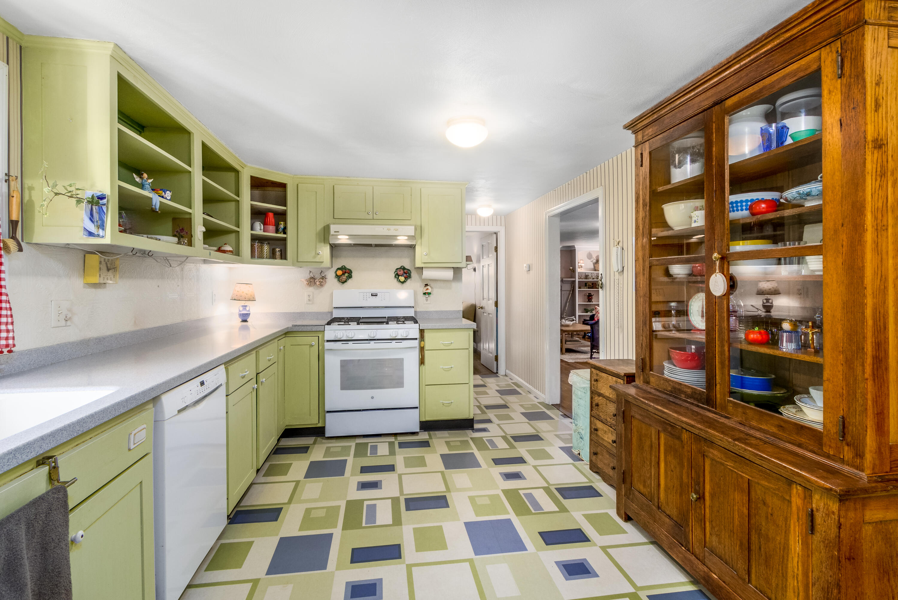 168 Ninigret Avenue Mashpee, MA 02649 - Photo 11 of 28 kitchen2