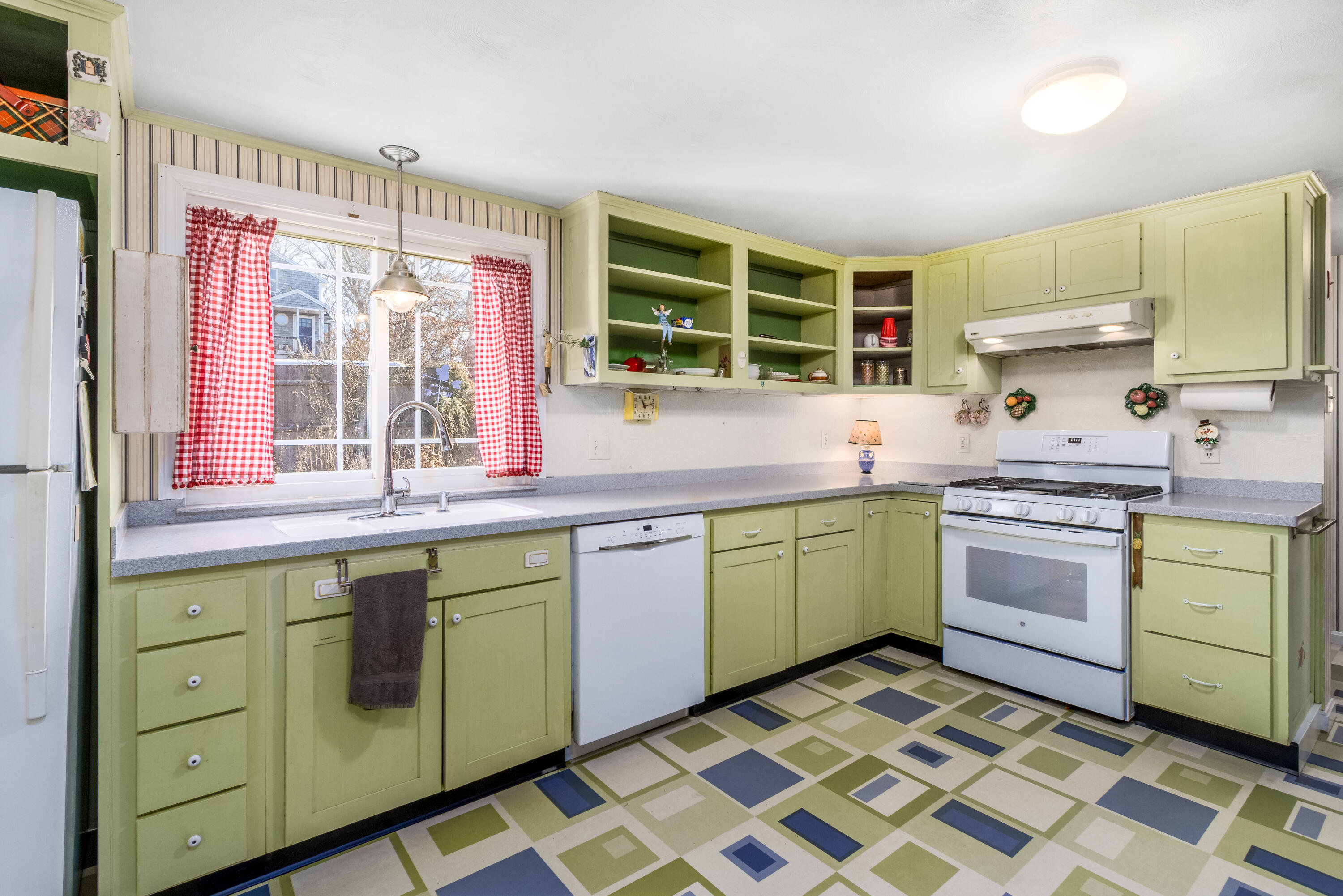 168 Ninigret Avenue Mashpee, MA 02649 - Photo 12 of 28 kitchen 3