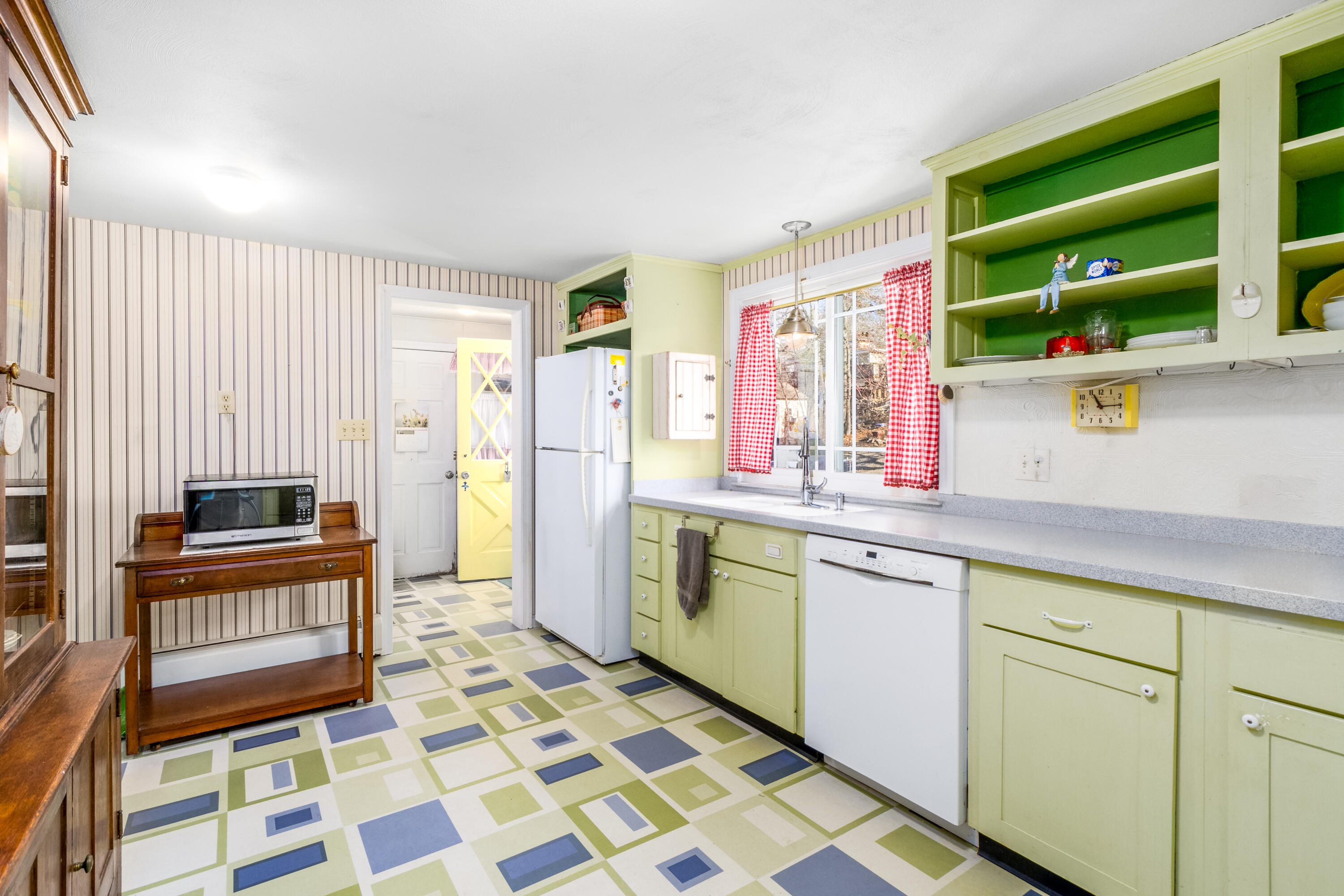 168 Ninigret Avenue Mashpee, MA 02649 - Photo 13 of 28 kitchen