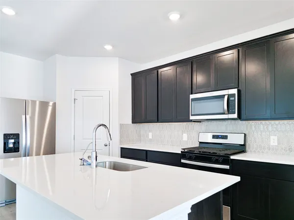 $2,699 | 136 Holmby Drive, Hutto, TX 78634