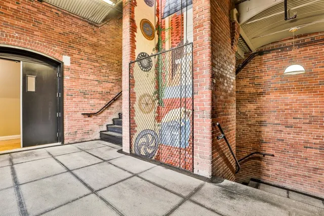 $2,285 | 670 North Commercial Street, Unit 11, Manchester, NH 03101