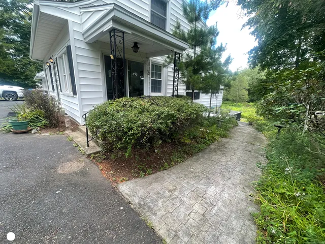 $3,000 | 130 Huntington Street, Shelton, CT 06484