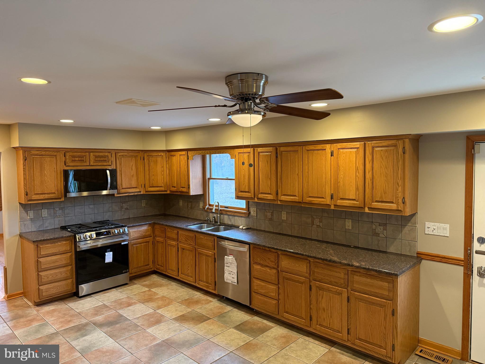 620 Columbia Road Egg Harbor City, NJ 08215 - Photo 3 of 59