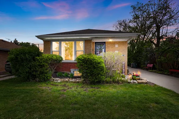 $529,000 | 2711 Maple Avenue, Brookfield, IL 60513