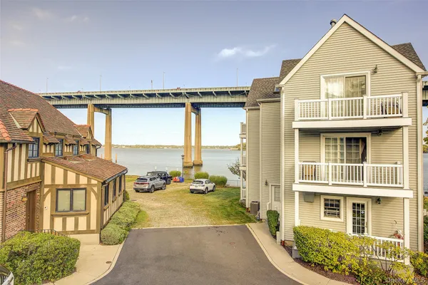 $878,000 | 168-03 Powells Cove Boulevard, Unit 13 | Beechhurst