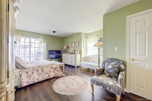 $878,000 | 168-03 Powells Cove Boulevard, Unit 13 | Beechhurst