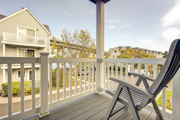 $878,000 | 168-03 Powells Cove Boulevard, Unit 13 | Beechhurst