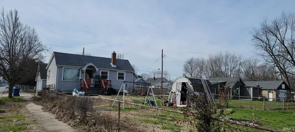 $175,000 | 1003 South 4th Street, Terre Haute, IN 47807