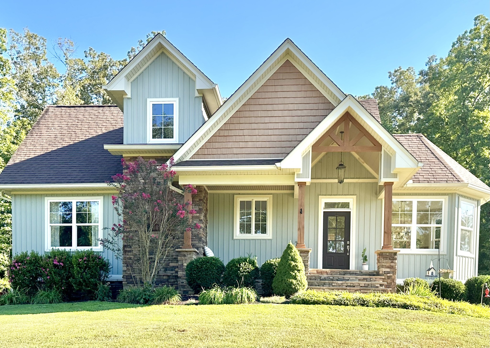 a view of a house with a yard and plants
