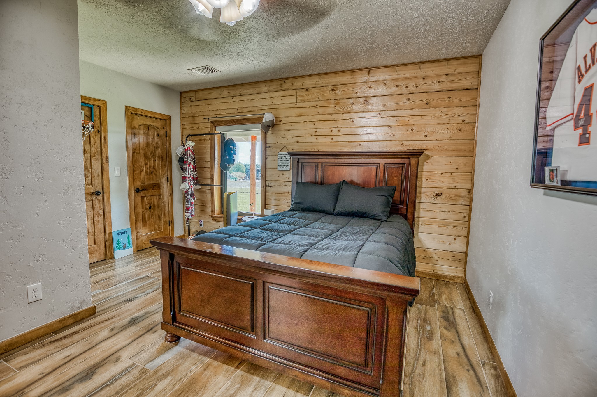 18581 William Penn Road Washington, TX 77880 - Photo 11 of 49 a room with fireplace and wooden floor