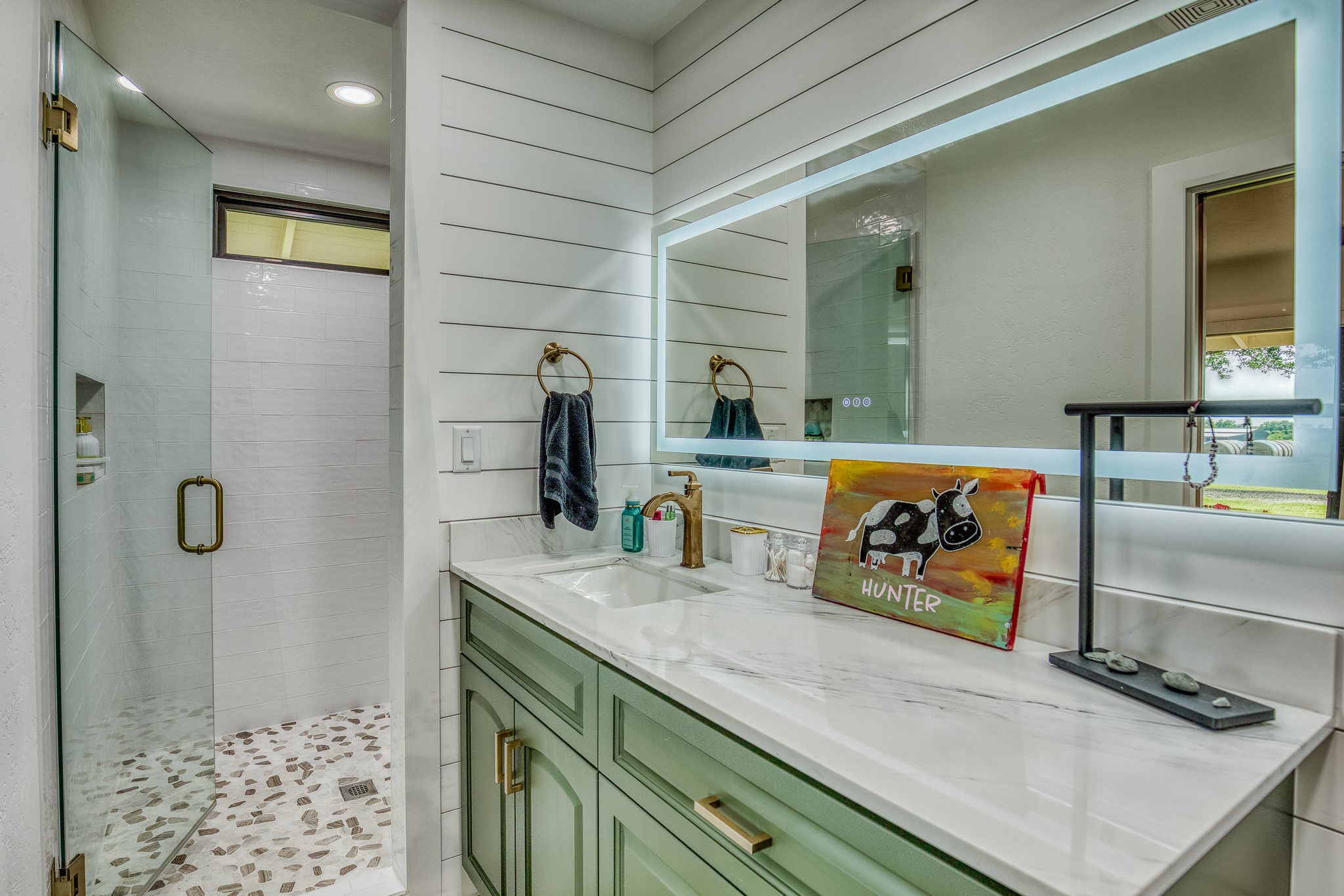 18581 William Penn Road Washington, TX 77880 - Photo 14 of 49 a bathroom with a sink and a mirror