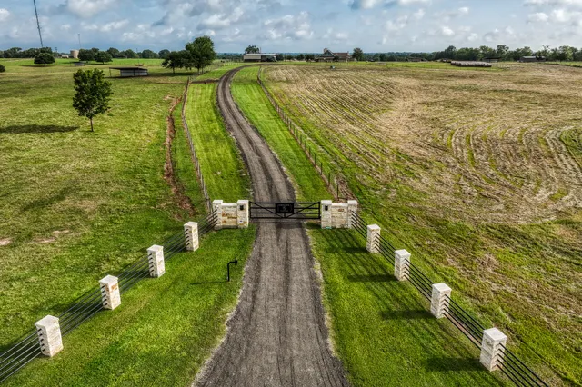 $4,100,000 | 18581 William Penn Road, Washington, TX 77880