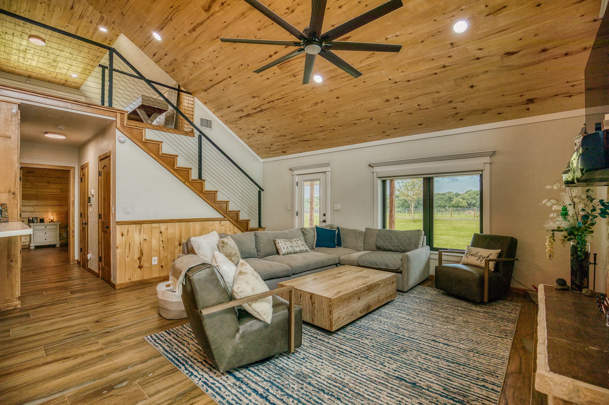 18581 William Penn Road Washington, TX 77880 - Photo 5 of 49 a living room with furniture and a wooden floor