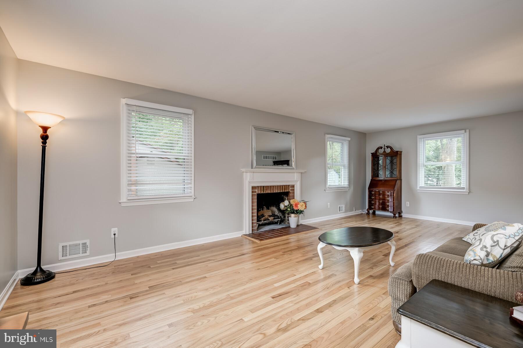 414 Edgewater Road Pasadena, MD 21122 - Photo 14 of 40 Beautiful hardwood floors throughout