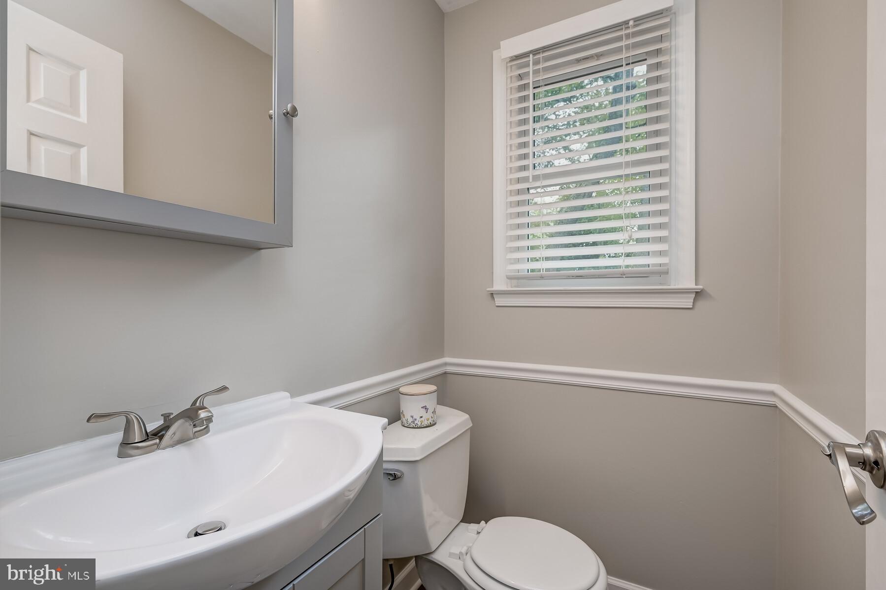 414 Edgewater Road Pasadena, MD 21122 - Photo 20 of 40 Half bath on main level