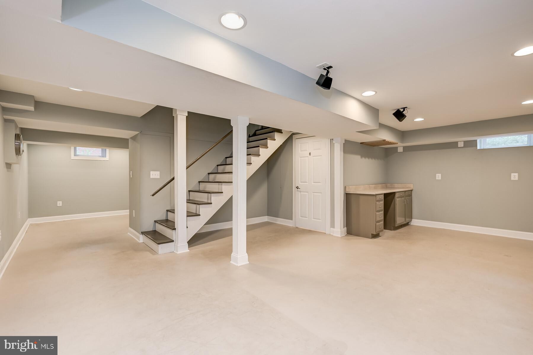 414 Edgewater Road Pasadena, MD 21122 - Photo 10 of 40 Spacious ba
