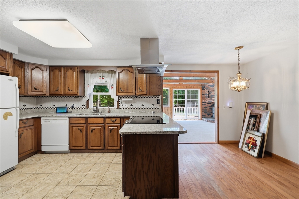 199 Birch Road Longmeadow, MA 01106 - Photo 5 of 37