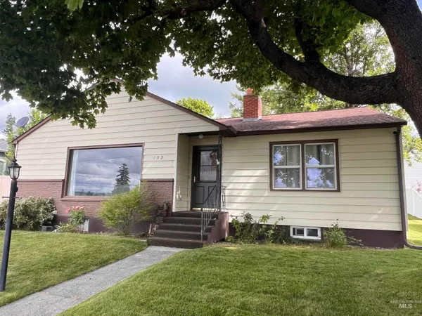 $467,000 | 132 West Ash Avenue, Genesee, ID 83832