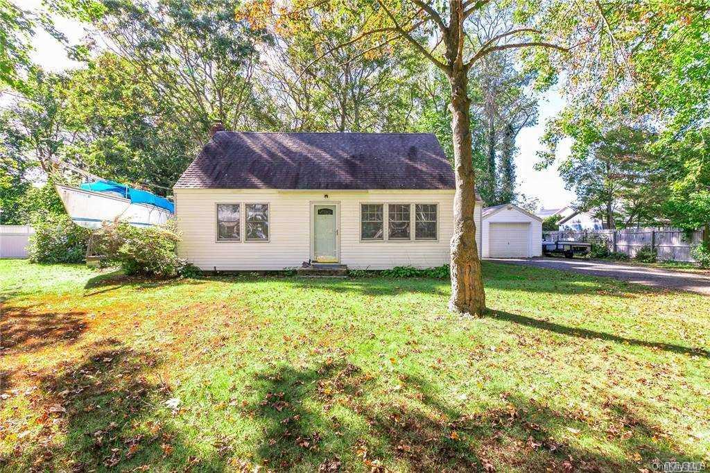 a view of a house with a yard and tree