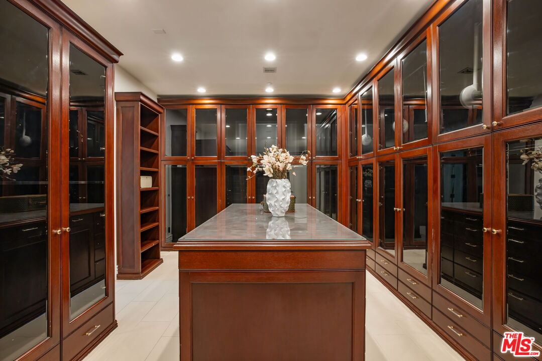 12801 Chalon Road Los Angeles, CA 90049 - Photo 22 of 36 Gallery Image 22