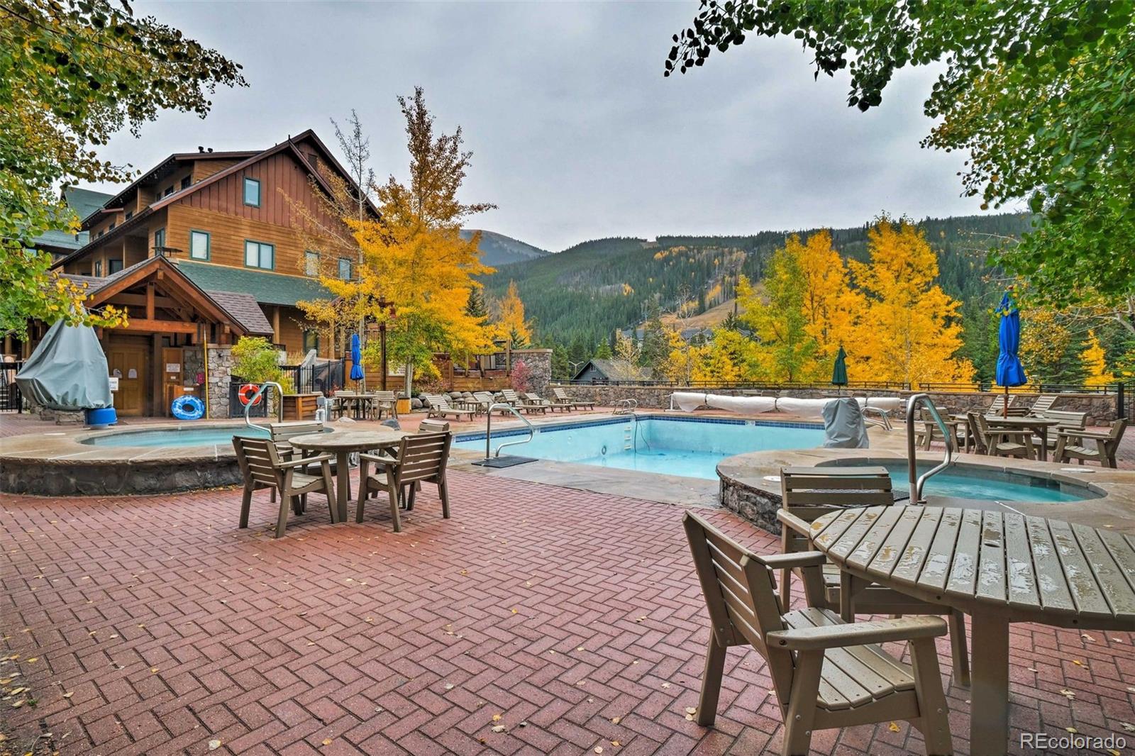 0852 Independence Road Dillon, CO 80435 - Photo 40 of 43 a view of a chairs and table in the patio