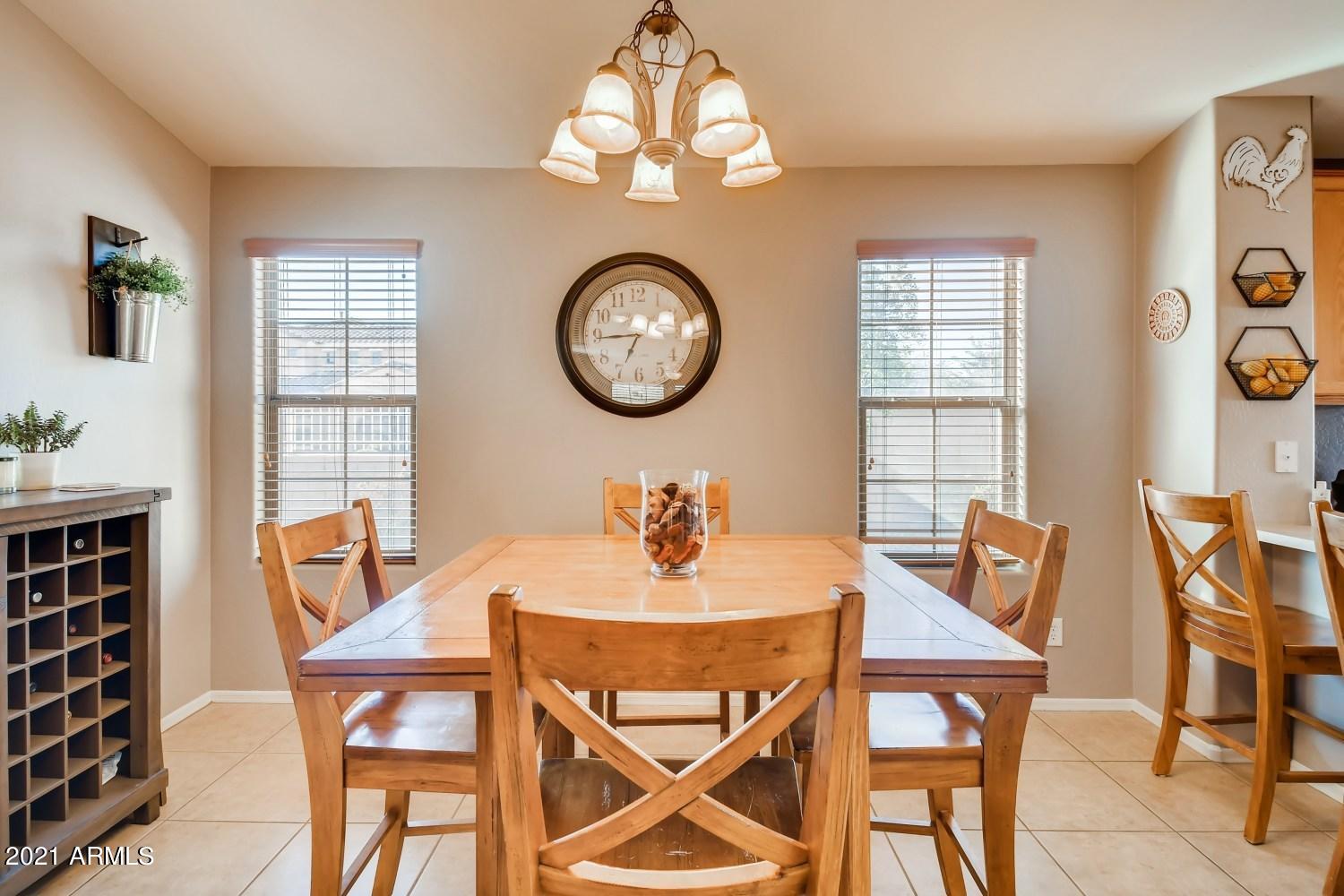 1728 South Martingale Road Gilbert, AZ 85295 - Photo 4 of 18 1728 S Martingale Rd Gilbert AZ - Web Qu