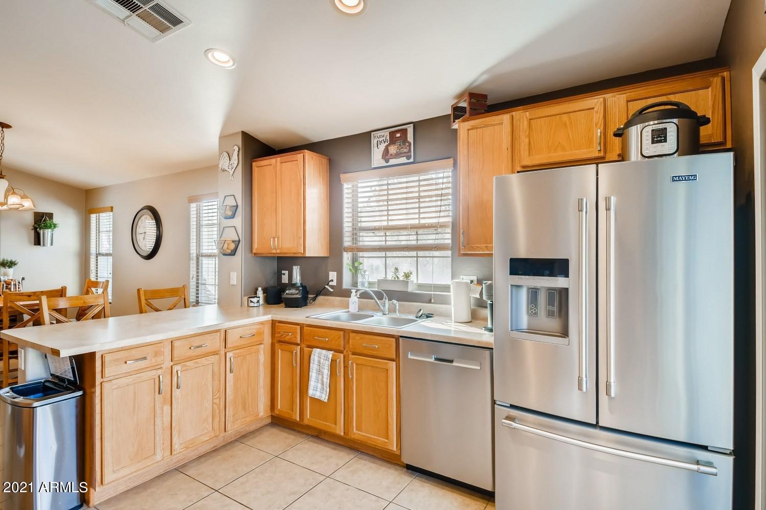 1728 South Martingale Road Gilbert, AZ 85295 - Photo 6 of 18 1728 S Martingale Rd Gilbert AZ - Web Qu