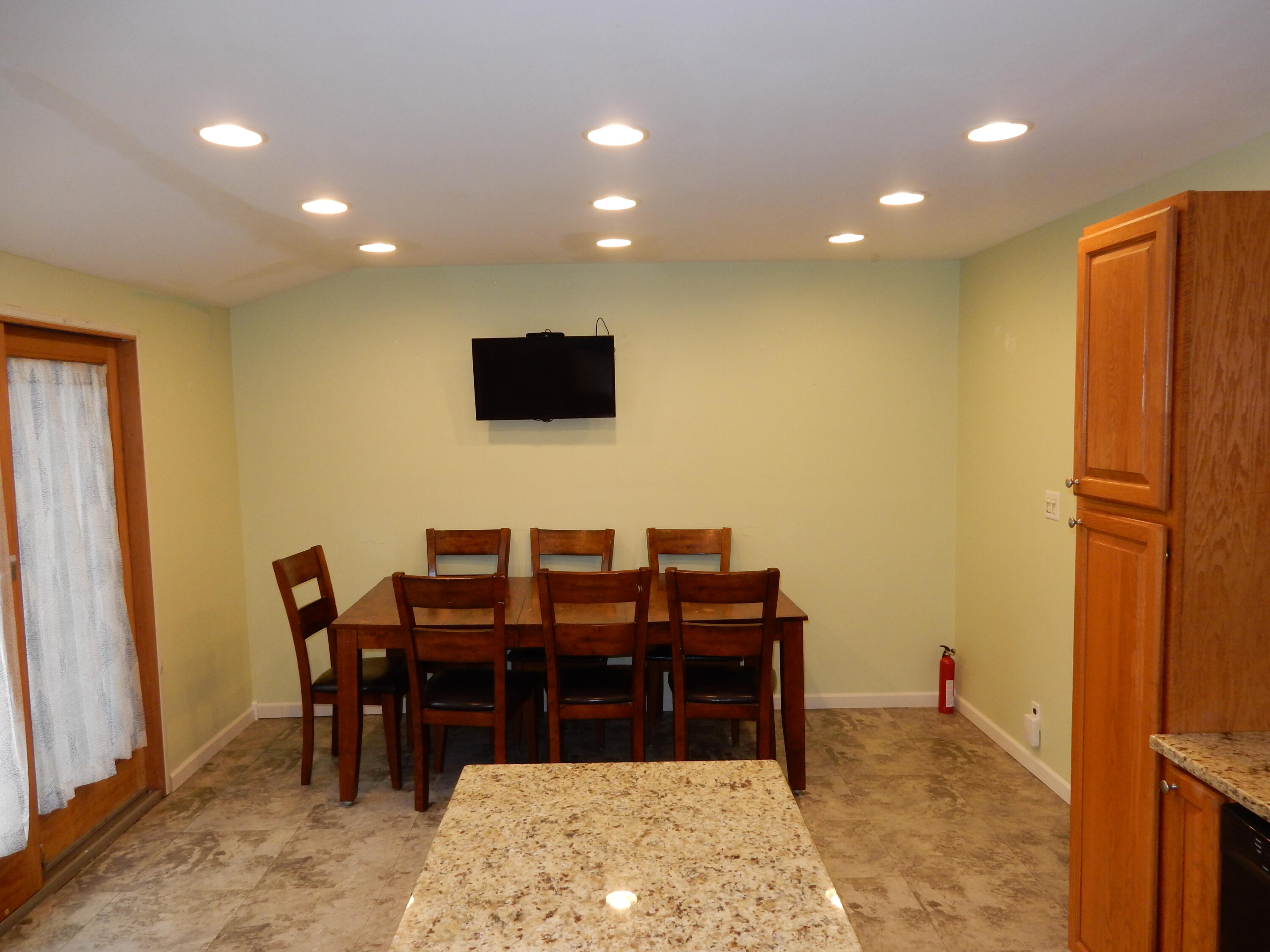 6026 West Stack Drive Milwaukee, WI 53219 - Photo 4 of 35 Dining Area