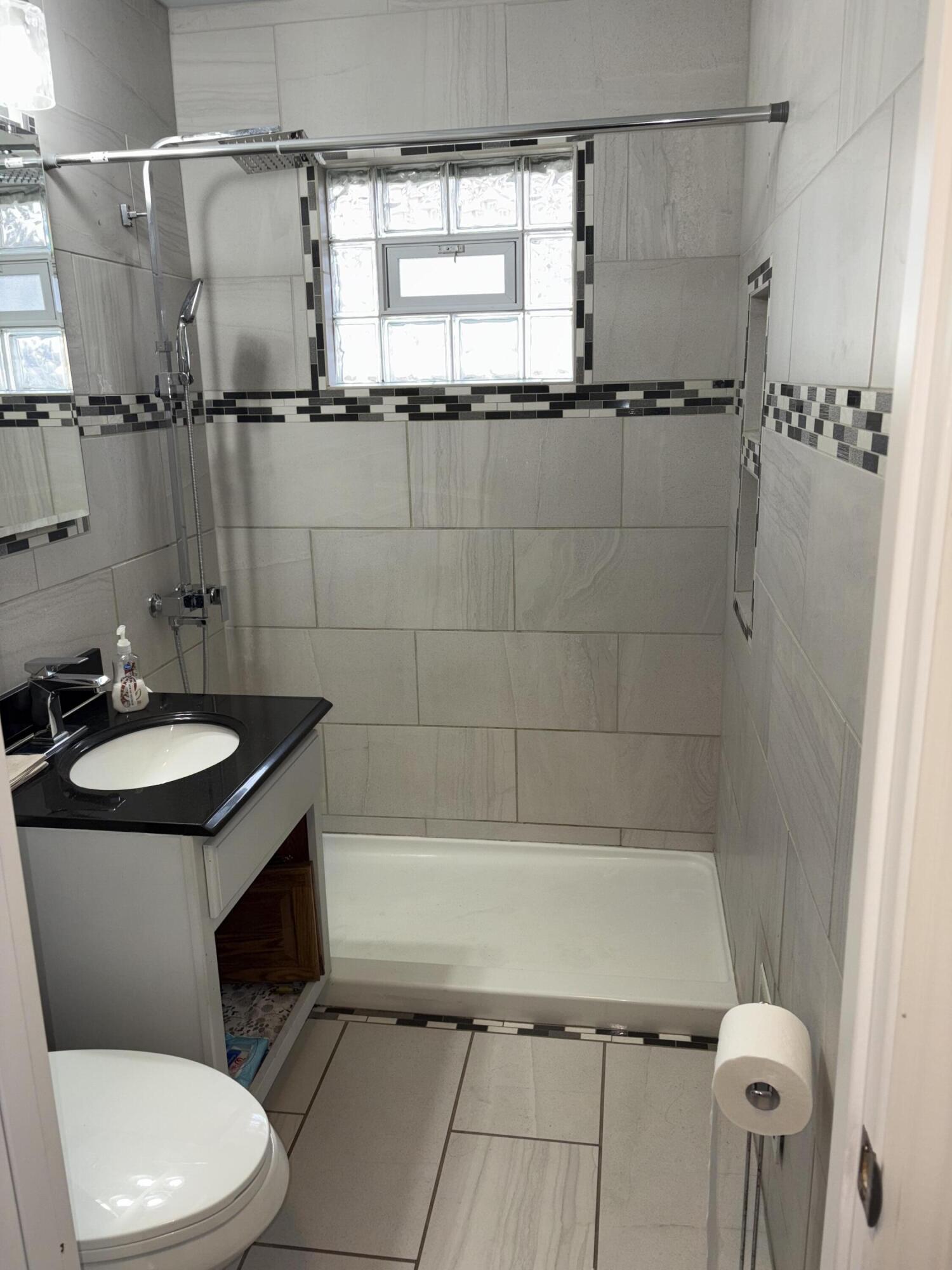 6026 West Stack Drive Milwaukee, WI 53219 - Photo 9 of 35 Bath