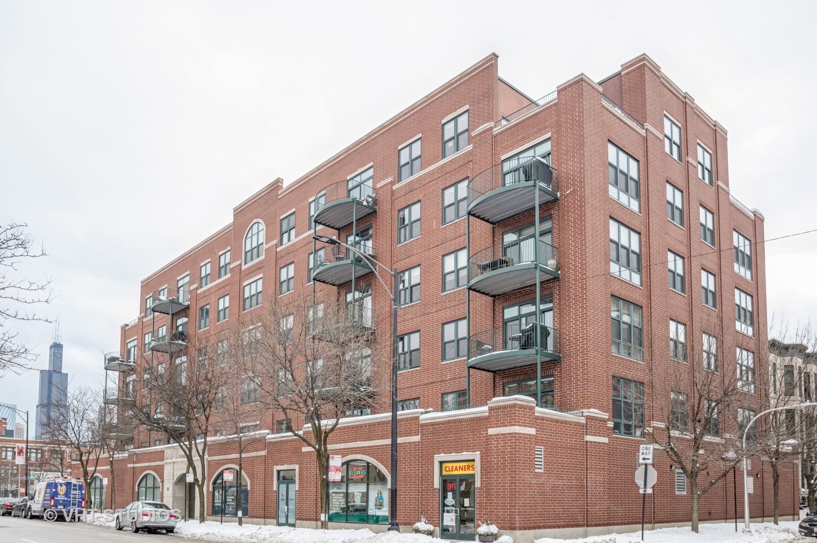 1301 West Washington Boulevard, Unit 405 Chicago, IL 60607 - Photo 1 of 10 a large building with a clock on the wall