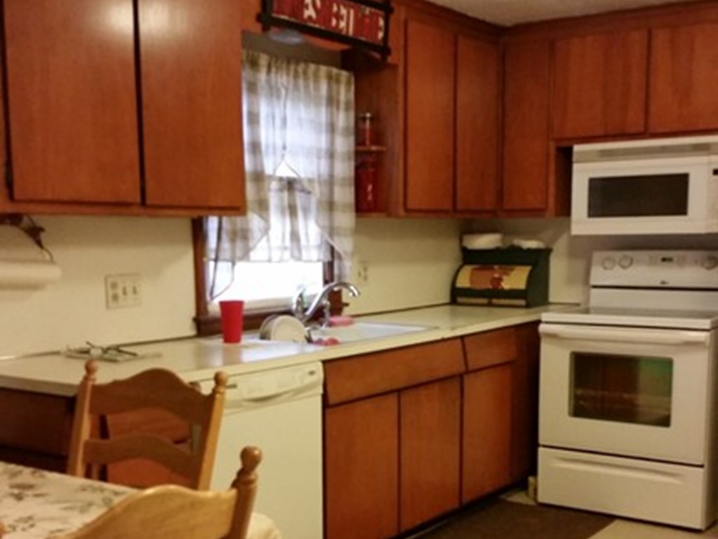 156 Granby Road Chicopee, MA 01013 - Photo 3 of 14