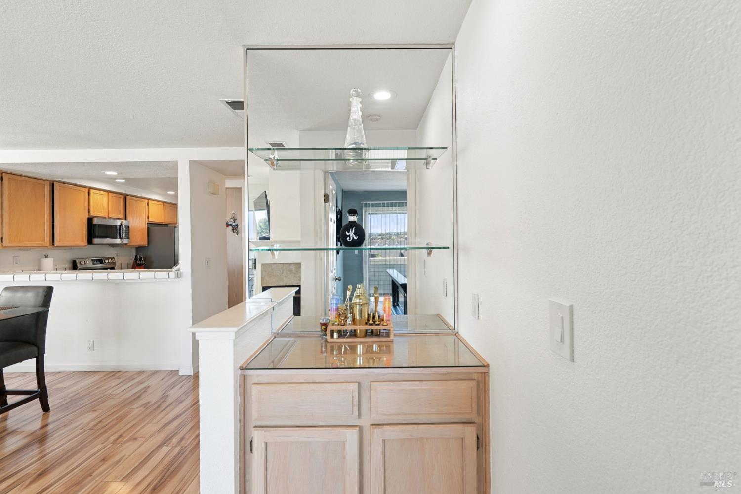 911 Point Reyes Court, Unit 6 Vallejo, CA 94591 - Photo 16 of 37 Convenient bar space.