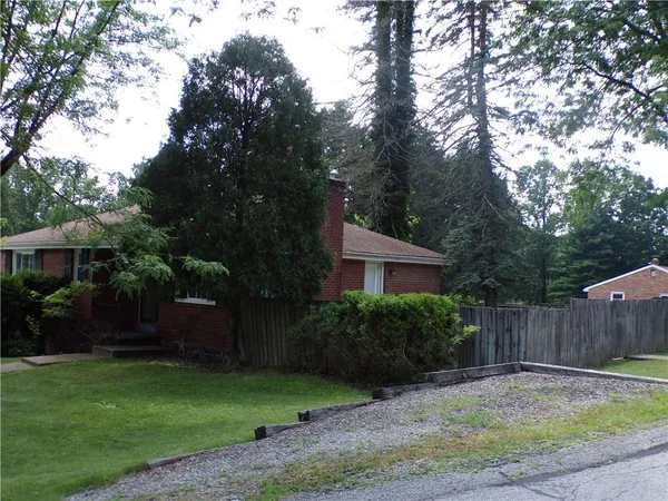 a view of a back yard with green space