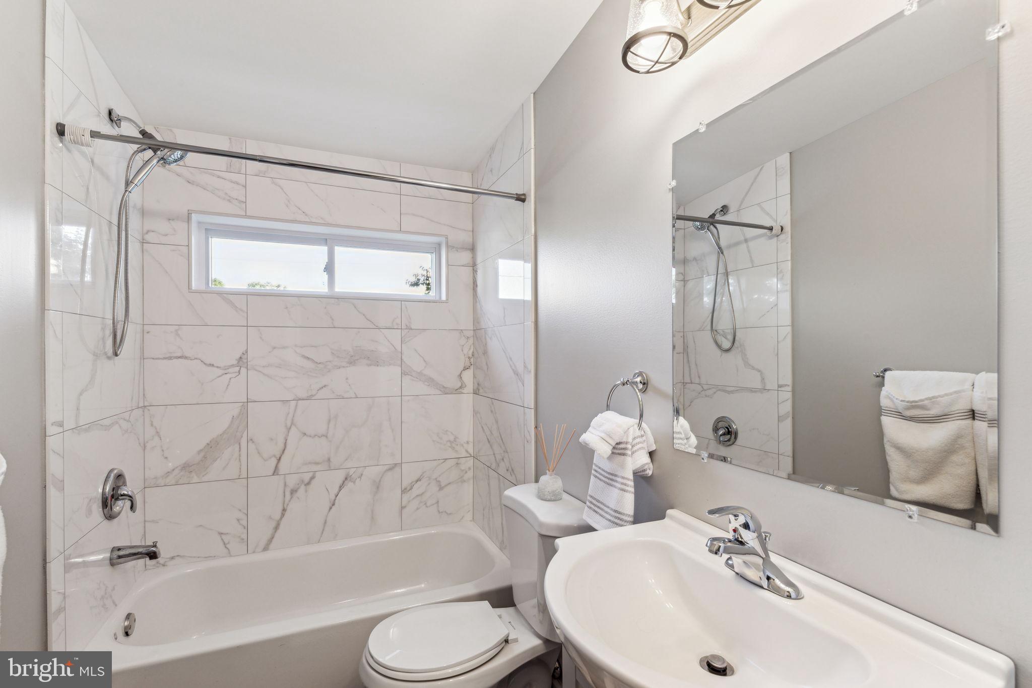 320 Rutledge Avenue Folsom, PA 19033 - Photo 14 of 19 2nd floor full bath