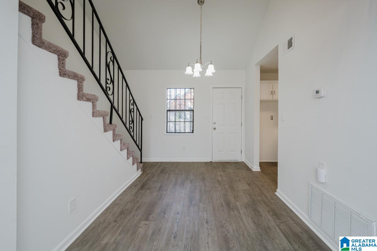 704 18th Way Lane Southwest Birmingham, AL 35211 - Photo 7 of 33