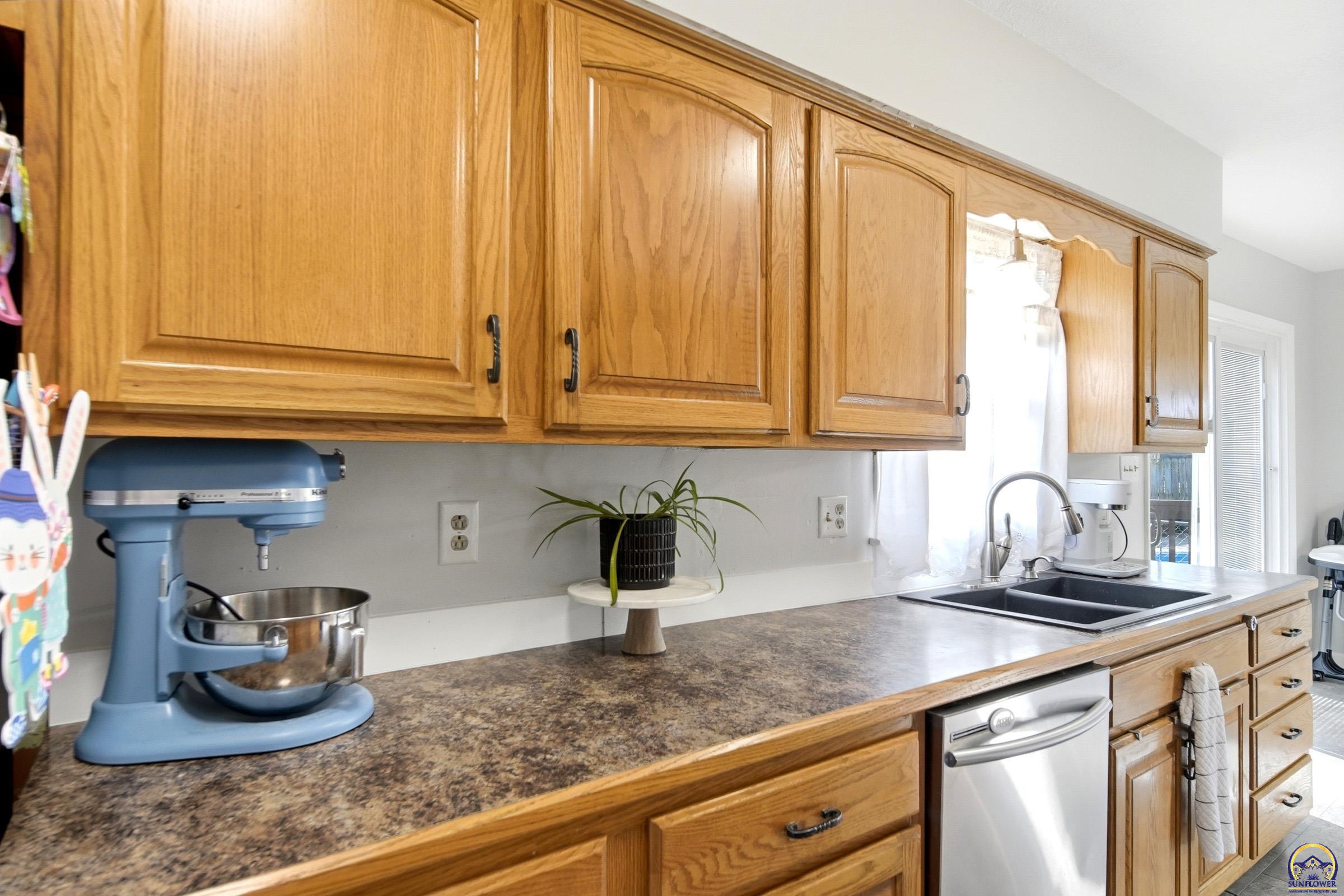 5213 Southwest 32nd Street Topeka, KS 66614 - Photo 5 of 19