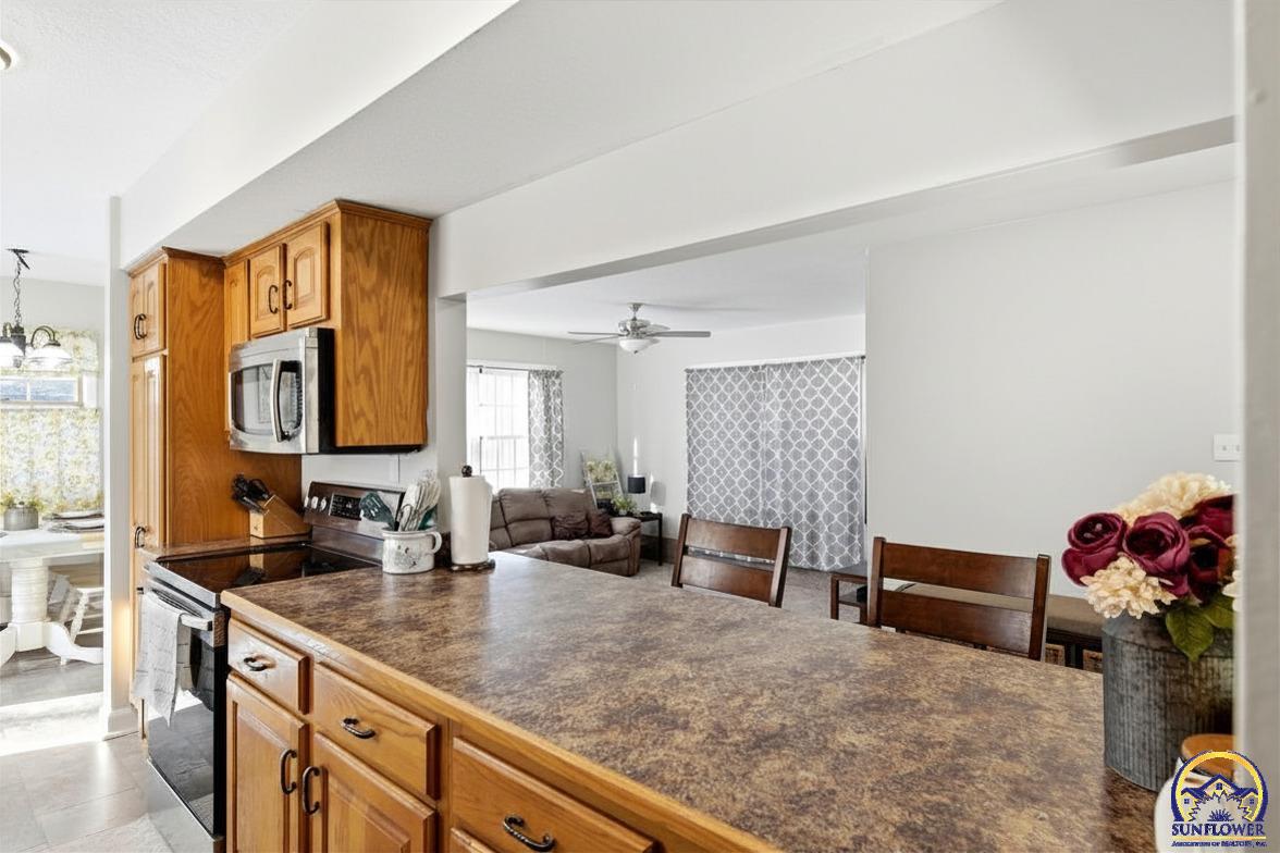 5213 Southwest 32nd Street Topeka, KS 66614 - Photo 6 of 19