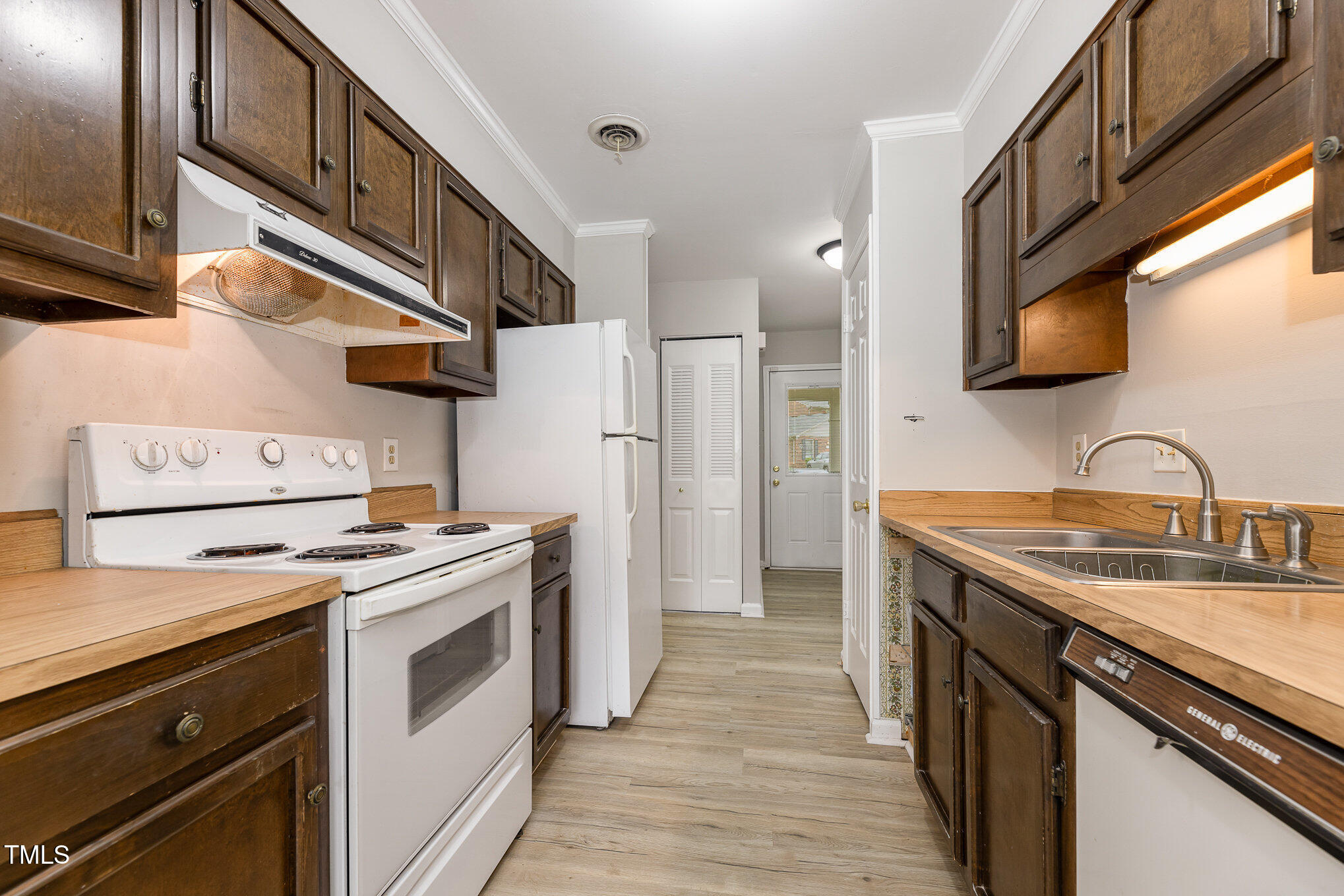 4828 Tower Road, Unit D Greensboro, NC 27410 - Photo 5 of 29 019_id7a4862-edit_842