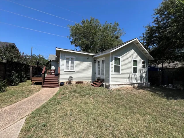 $3,850 | 307 East 38th Street, Austin, TX 78705