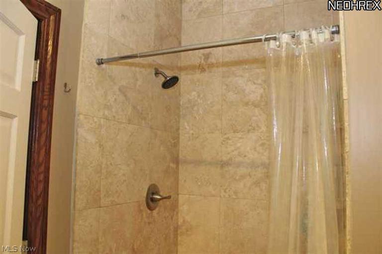 16835 Woodleaf Road Strongsville, OH 44136 - Photo 16 of 25 Gallery Image 16