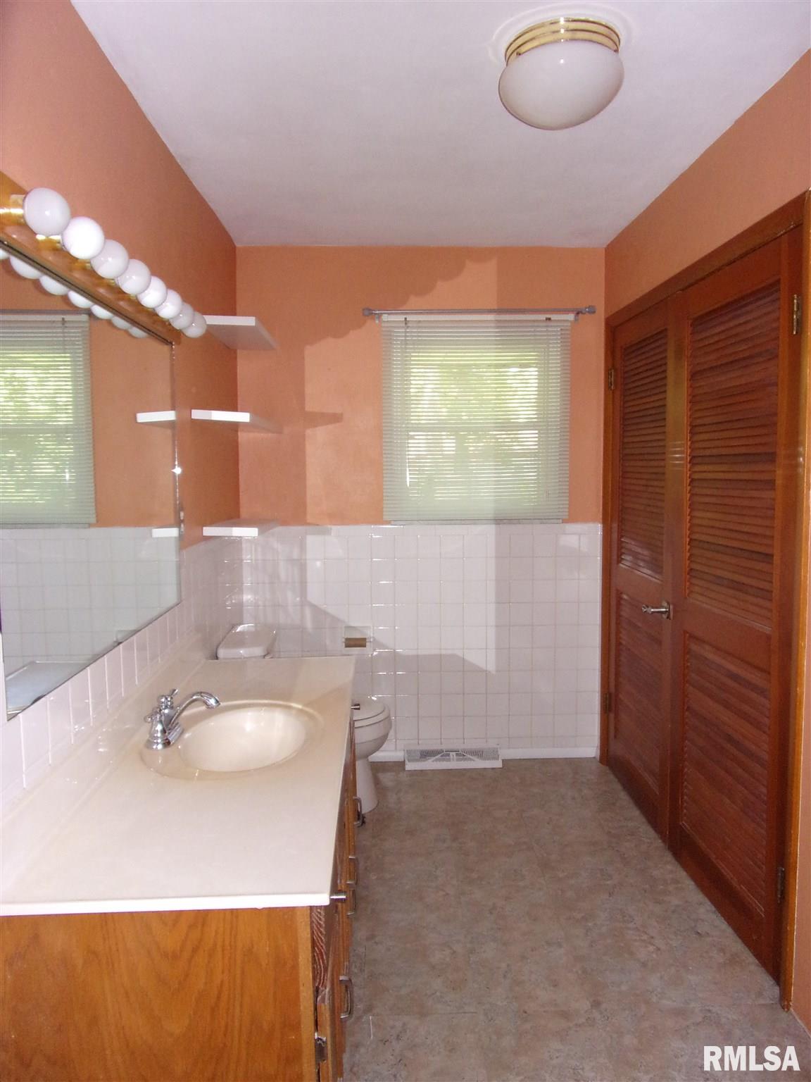 263 Edgewood Road Salem, IL 62881 - Photo 13 of 14 Gallery Image 13