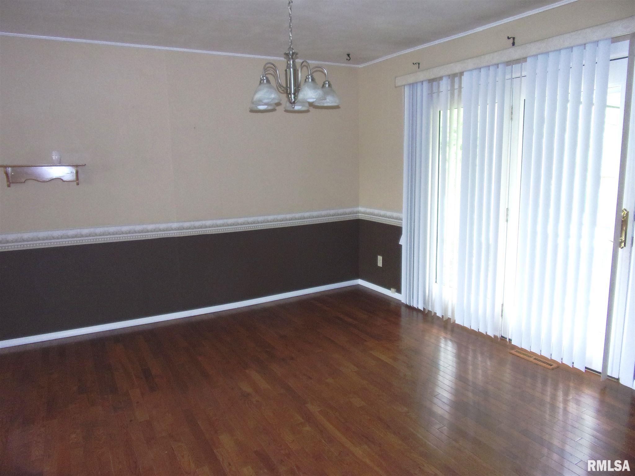 263 Edgewood Road Salem, IL 62881 - Photo 3 of 14 Gallery Image 3