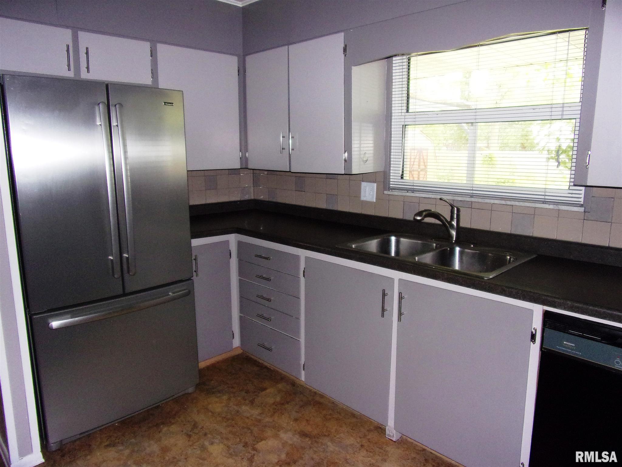 263 Edgewood Road Salem, IL 62881 - Photo 6 of 14 Gallery Image 6