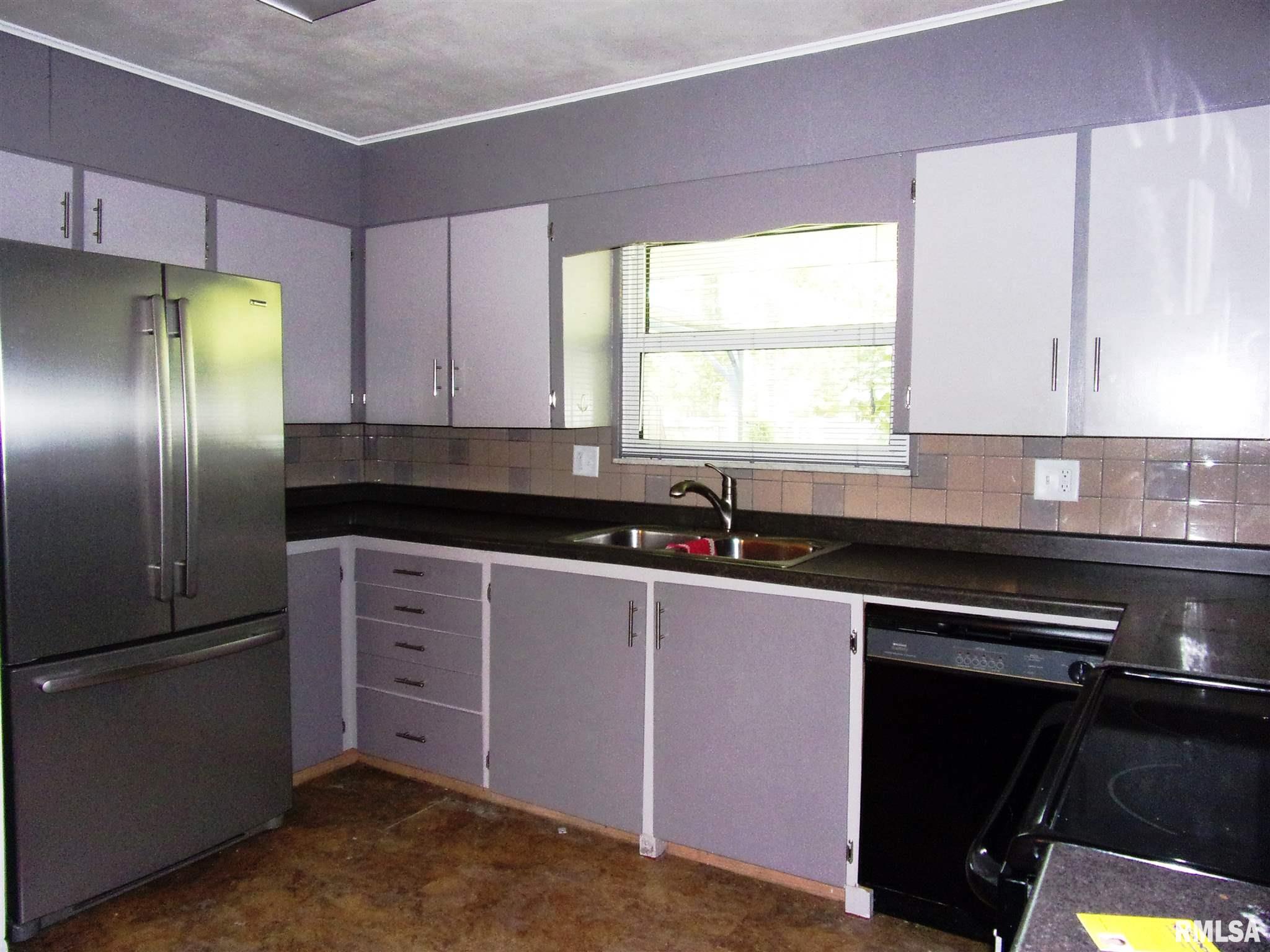 263 Edgewood Road Salem, IL 62881 - Photo 7 of 14 Gallery Image 7