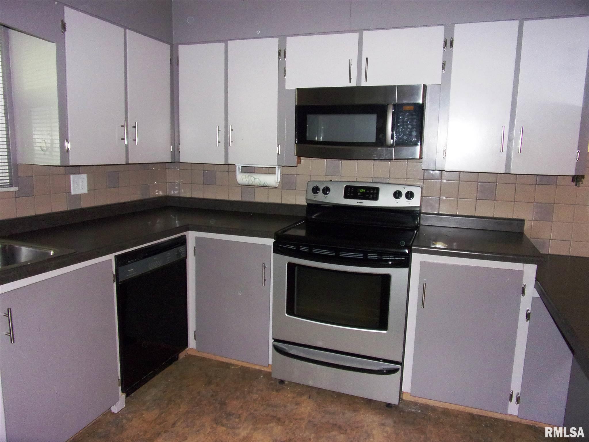 263 Edgewood Road Salem, IL 62881 - Photo 8 of 14 Gallery Image 8