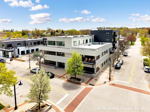 $749,900 | 300 Washington Avenue, Unit 3, Grand Haven, MI 49417