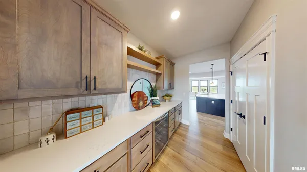 $594,990 | 14 Faiths Way, Bettendorf, IA 52722