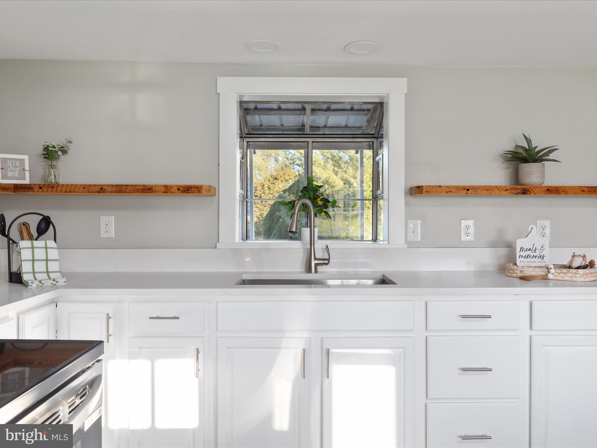 2211 Oranda Road Strasburg, VA 22657 - Photo 6 of 40 Check out the cute floating shelves!