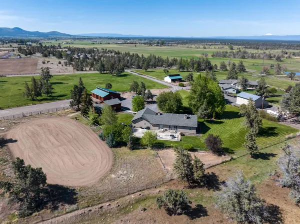 $925,000 | 12913 South W Lark Meadow Lane, Powell Butte, OR 97753