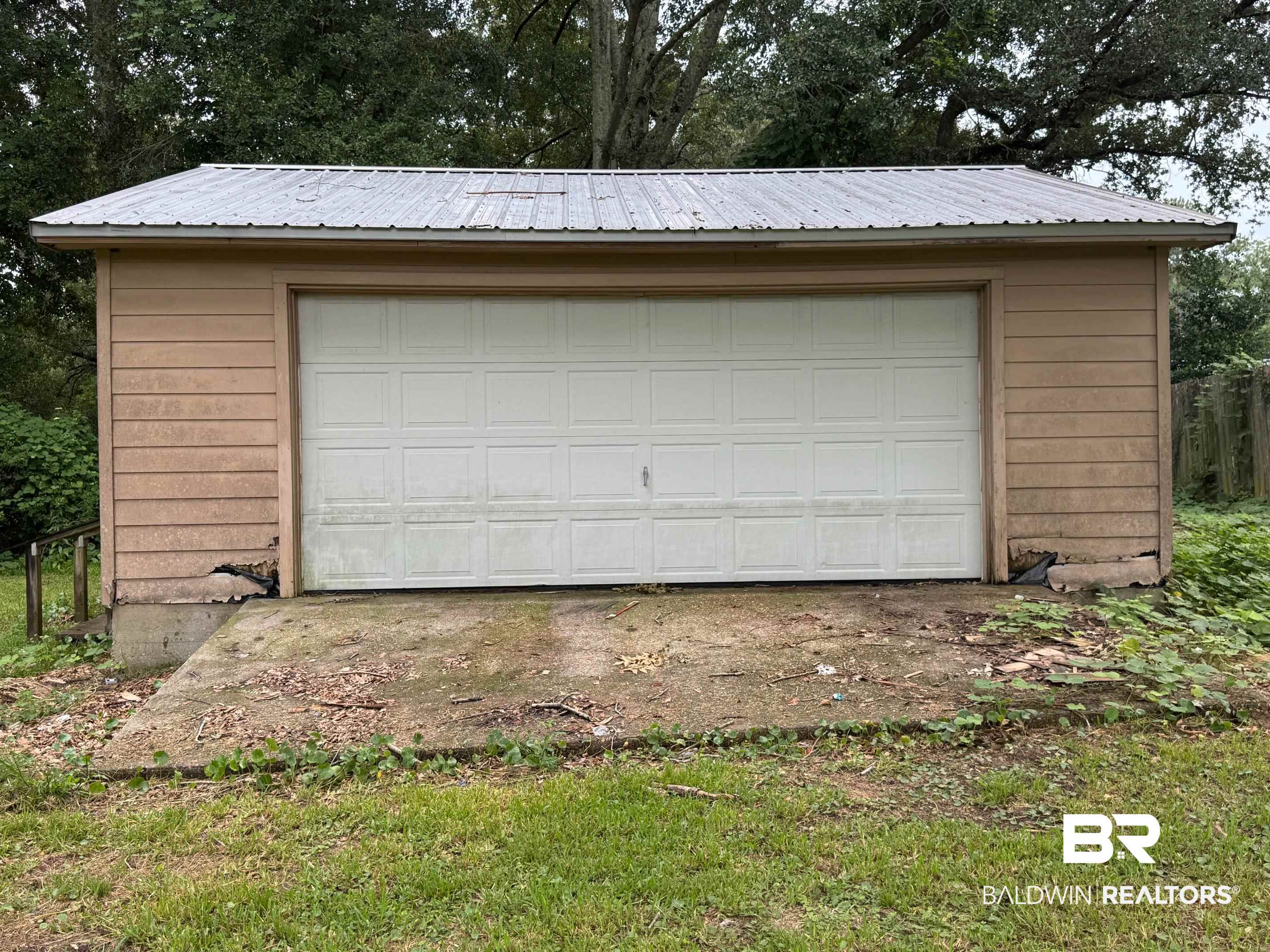 5198 Lancelot Drive Mobile, AL 36619 - Photo 22 of 30 Detached garage featuring view of wooded area
